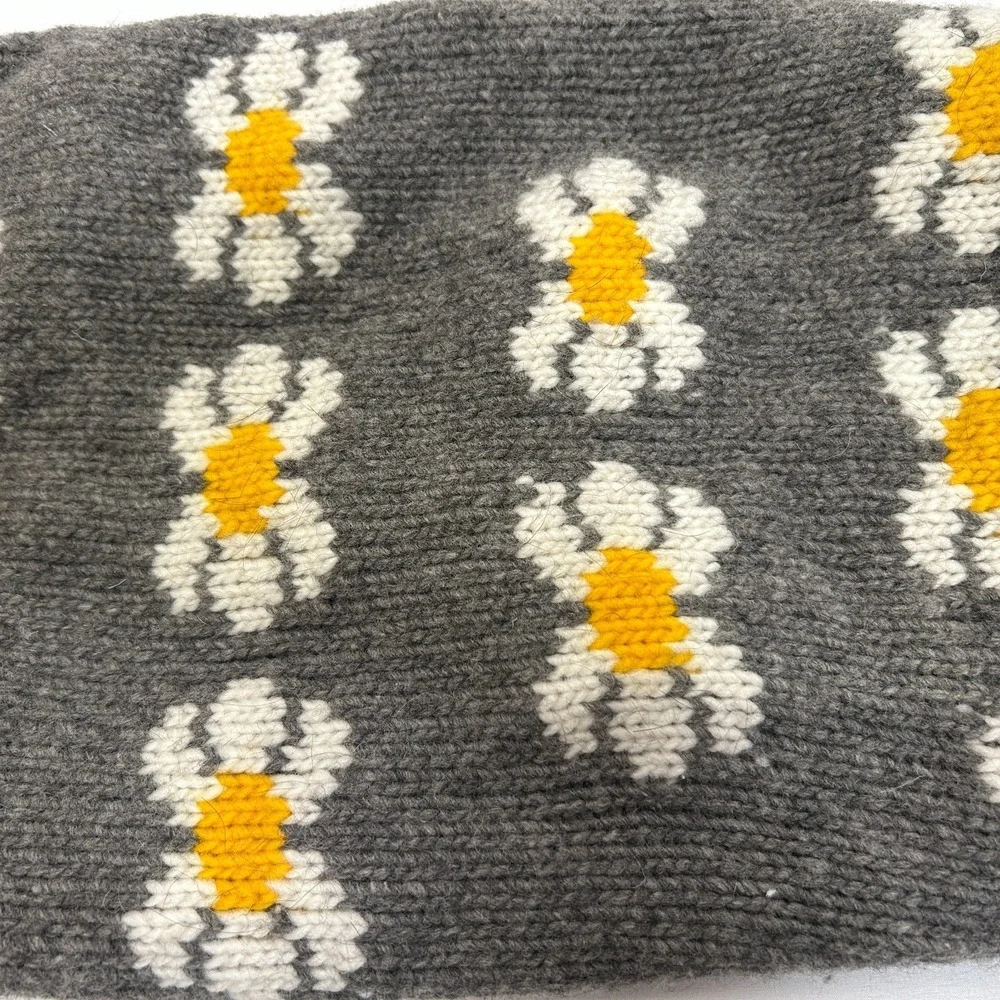 Chillydog Small/Medium Dog Sweater Handmade 100% Wool Gray Daisies Flowers‎